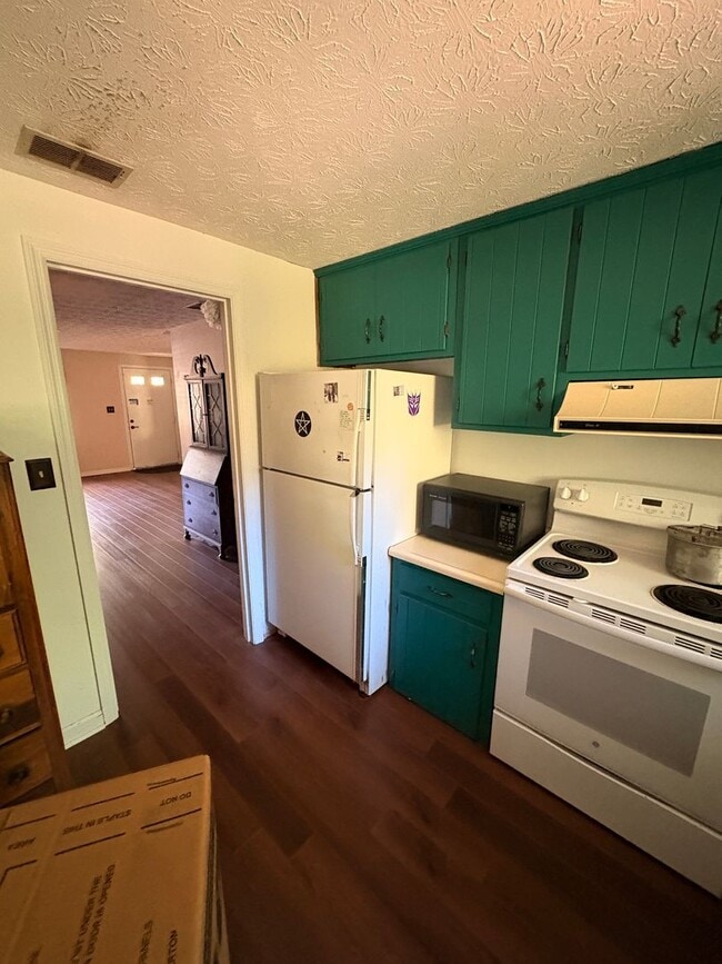 Photo - Charming 3 bed/2 bath Eastside Ranch w/ Potential early move in!