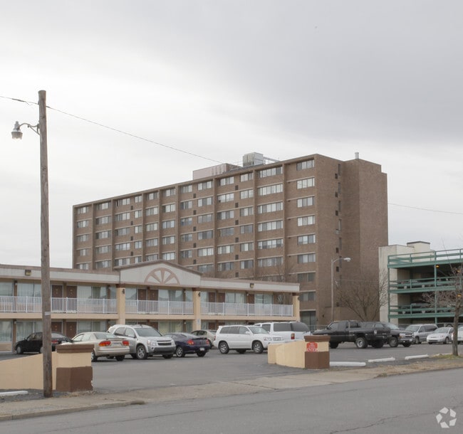 Photo - Forum Towers