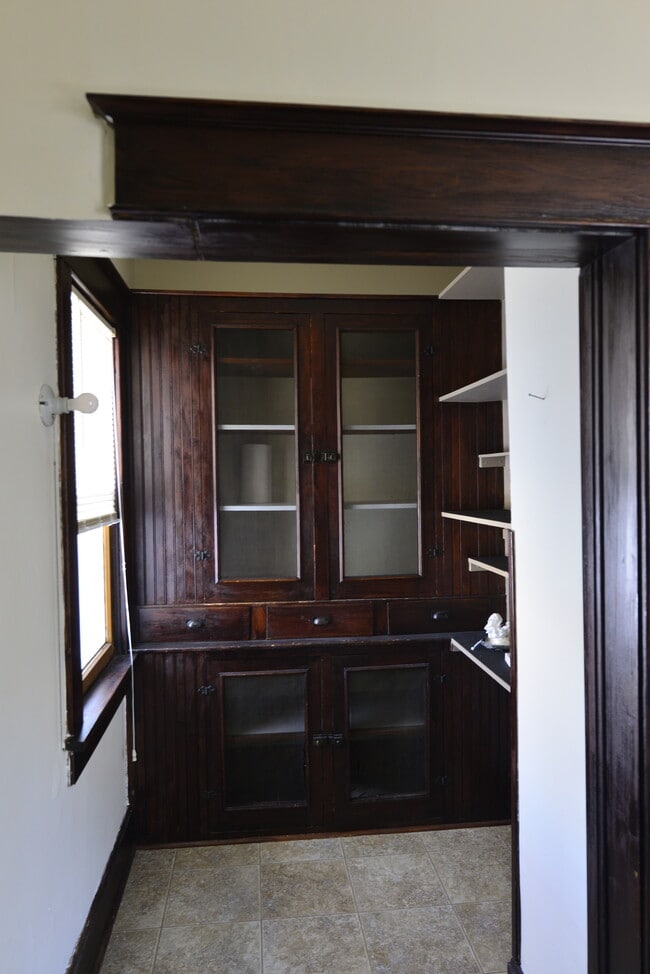 Photo - 123 E Columbus St Unidad Downstairs