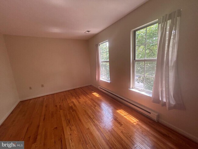 Photo - 222 Waterford Ln