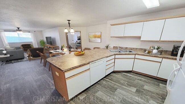 Photo - West Oaks Estate