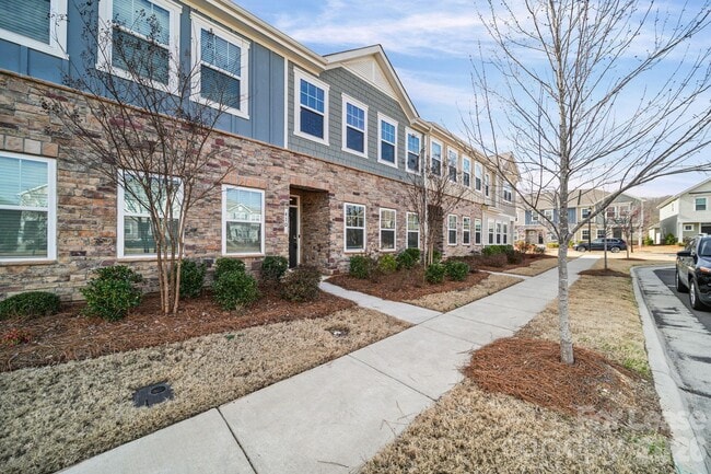 Photo - 410 Kenwood Vw