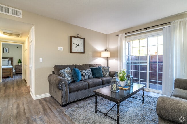 2BR, 2BA - 810SF - Living Room