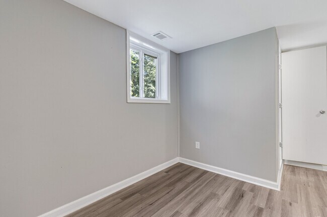 Photo - 2058 Nettie Ct Unit B