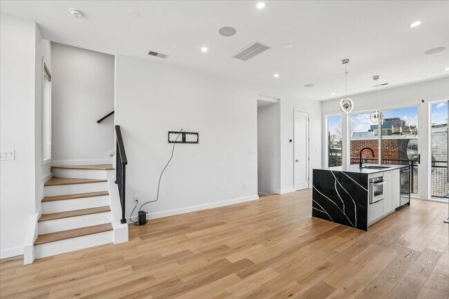 Photo - 810 13th St NE