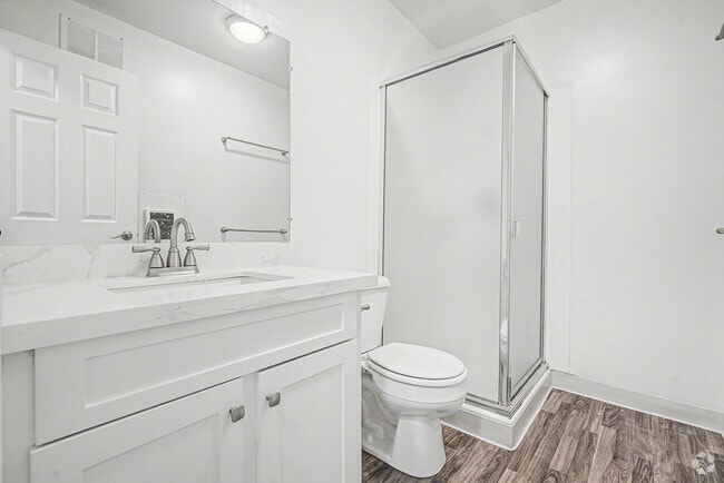 2BR, 2BA - 950SF - Second Bathroom