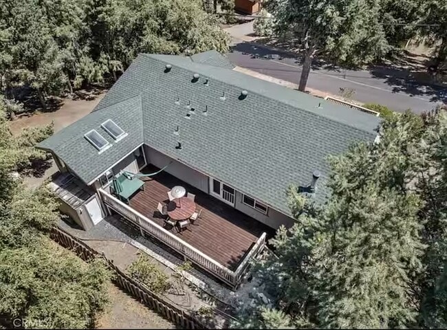 Back yard with enclosed fence. - 2411 Glacier Dr