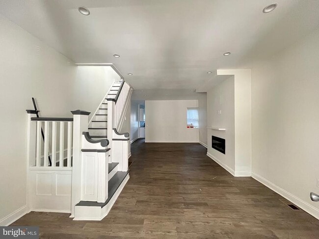 Building Photo - 5941 Chester Ave Rental