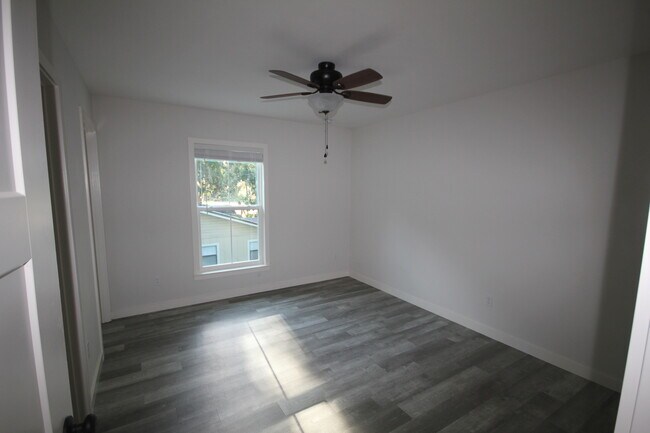 Photo - Luxury 4 Bed / 4 Bath Bungalow Cottage -- ...