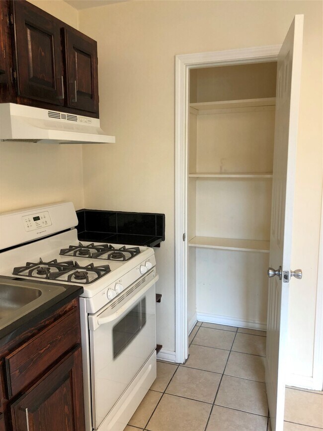 Photo - 4927 Leeland St