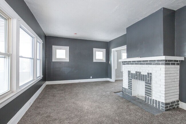 Photo - 12617 Edmonton Ave Unit 1