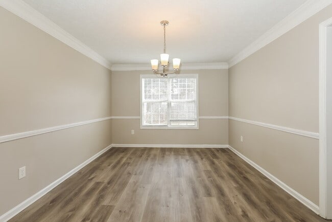 Photo - 733 Sinclair Way