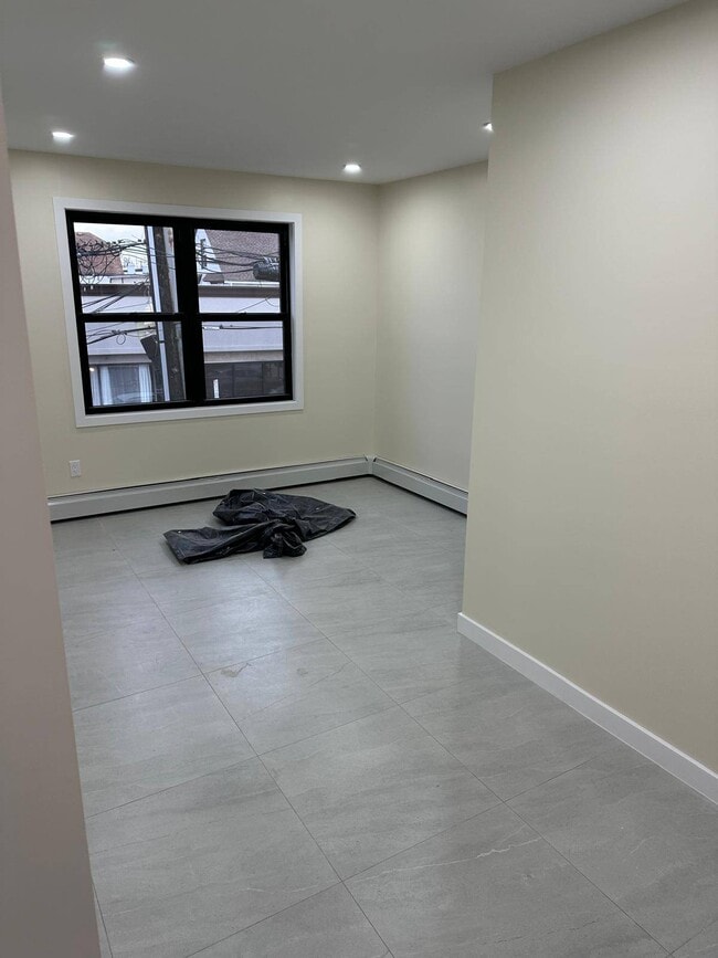 Building Photo - 206 Bedford Ave