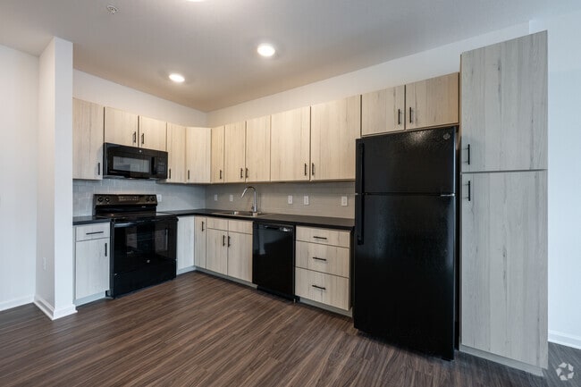 2BR, 2BA - 877SF - Kitchen