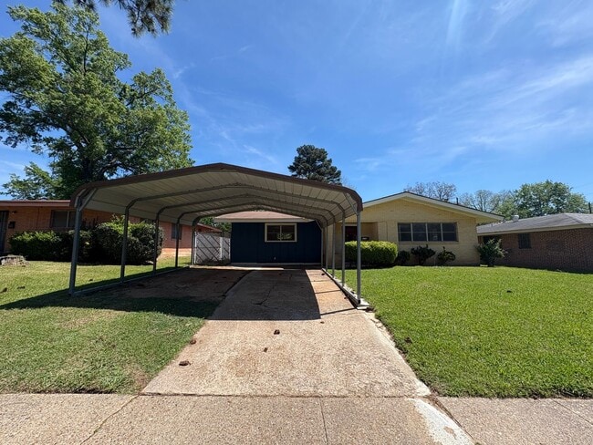 Photo - Gorgeous 4 bedroom/1 bath with Central Air and Heat!