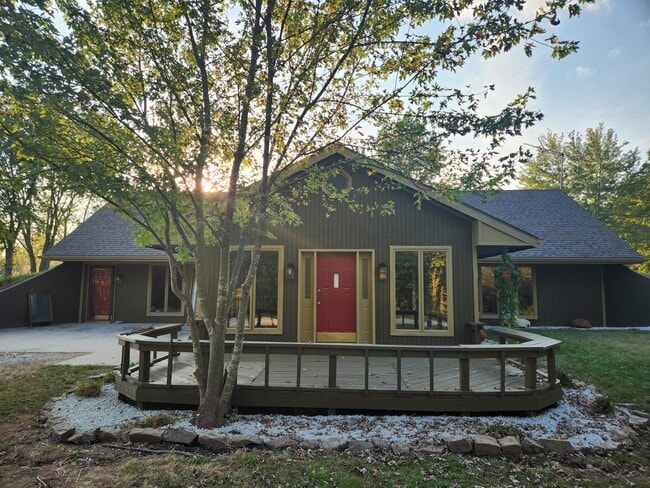 Building Photo - 15105 Jowler Creek Rd