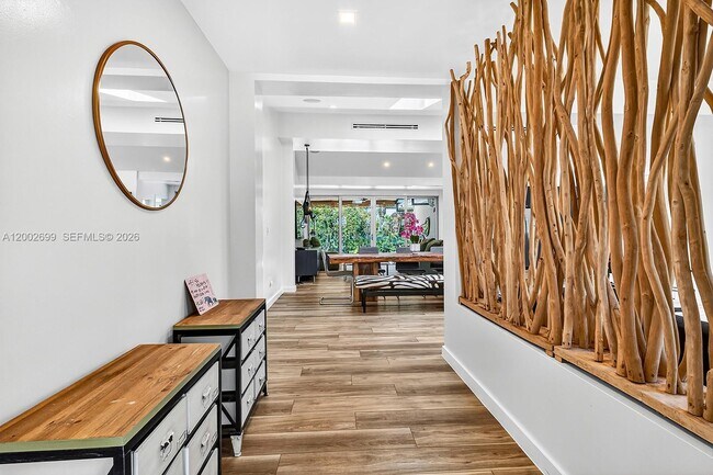 Photo - 570 NE 52nd Terrace