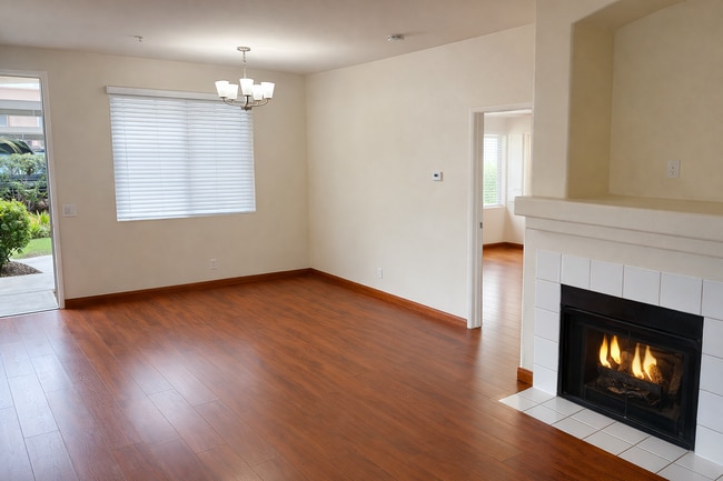 Building Photo - Beautiful 1 Bed 1 Bath in a great community Unit 201