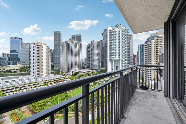 Photo - 540 Brickell Key Dr Unit 1807