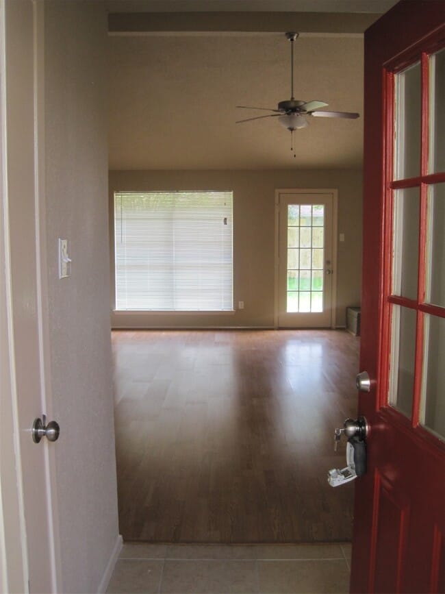 Photo - 6822 Harpers Dr