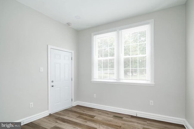 Building Photo - 525 Wolf St Rental