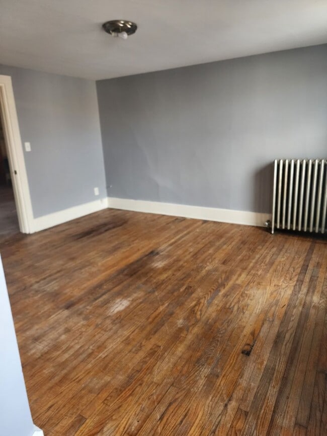 Photo - 628 E Madison St Unidad 628 1/2 Madison Avenue