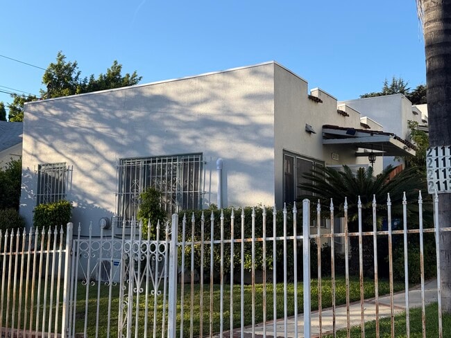 Building Photo - 2113 1/2 Aaron St