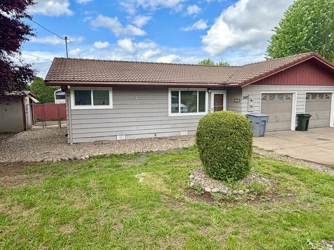 Building Photo - GBHoneywood Unit 3487