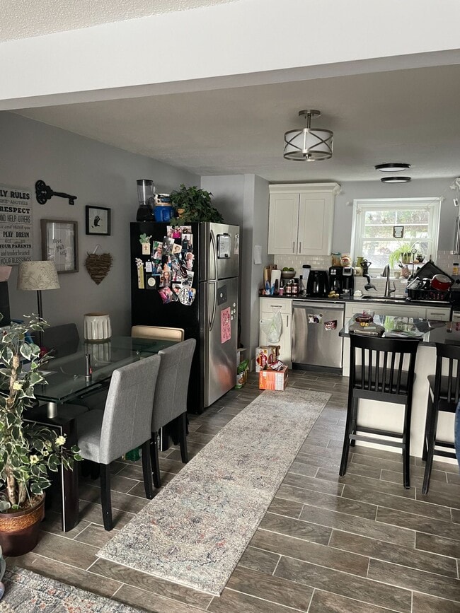 Building Photo - 20 Thomas Ave Unit 6