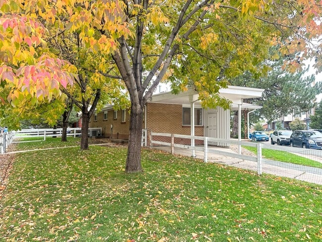 Building Photo - Beautifully Remodeled Duplex in Downtown L...