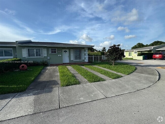 Building Photo - 10015 SW 20th Terrace Rental