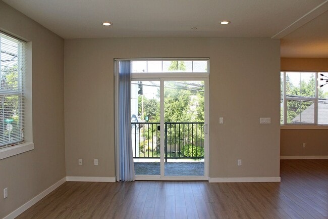 Photo - 1906 SE Tacoma St Unit 8118-B