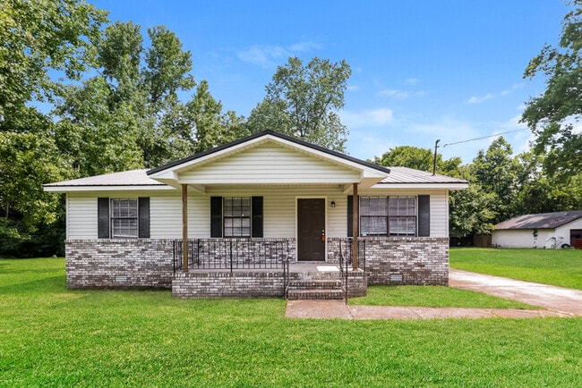 Building Photo - Cozy 3 Bedroom Home in Pleasant Grove, AL