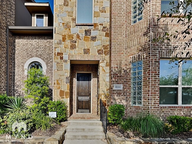 Building Photo - 4144 Riverside Dr Rental