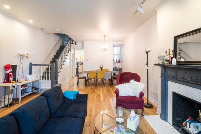 Building Photo - Large Center City Rittenhouse Four Bedroom Home