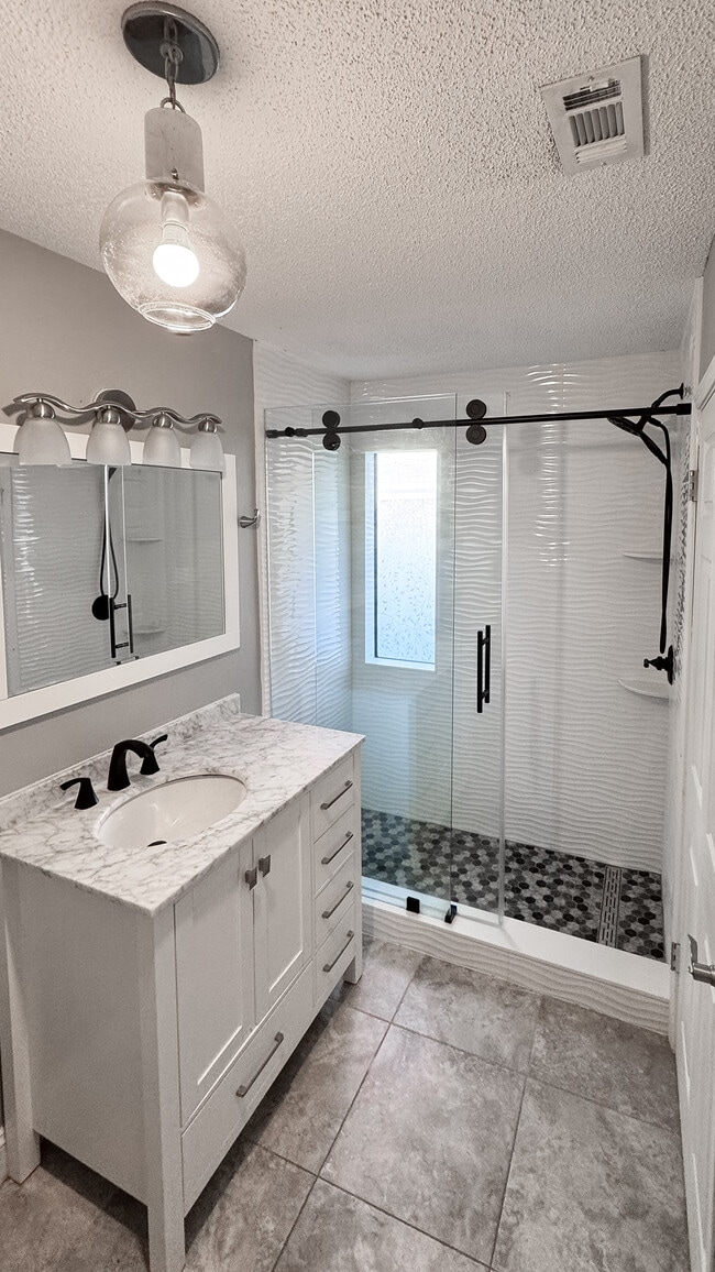 Photo - 931 Holbrook Cir