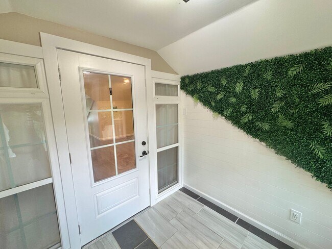 Photo - 638 W Front St Unit B