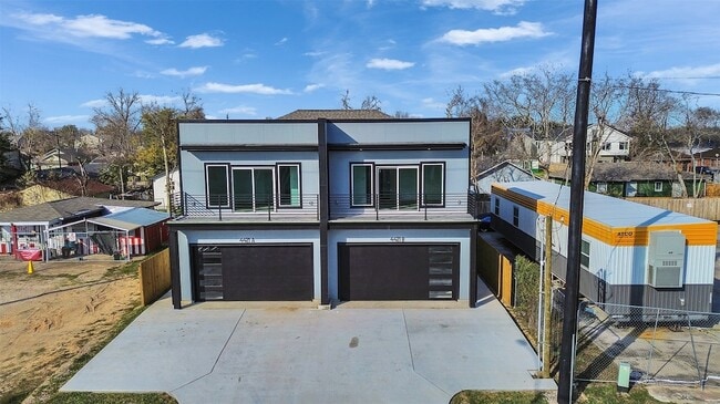 Building Photo - 4421 Reed Rd Unit A and B