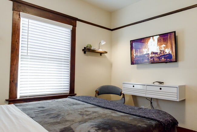 3034 Beech St Unidad South Park Petite Studio