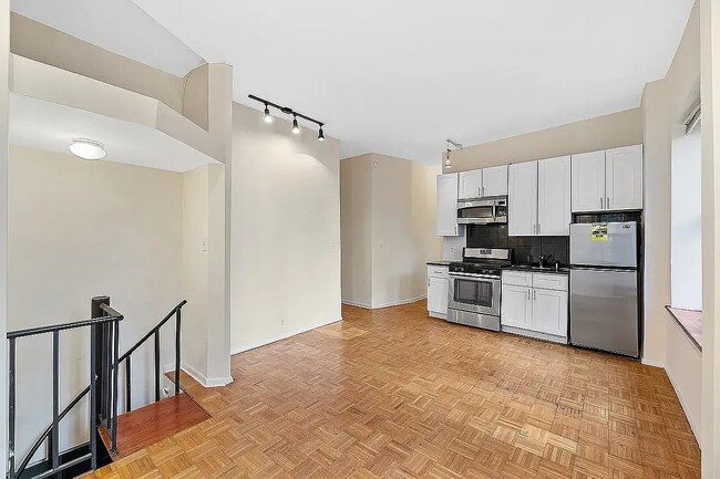 619 E 5th St Unit 4