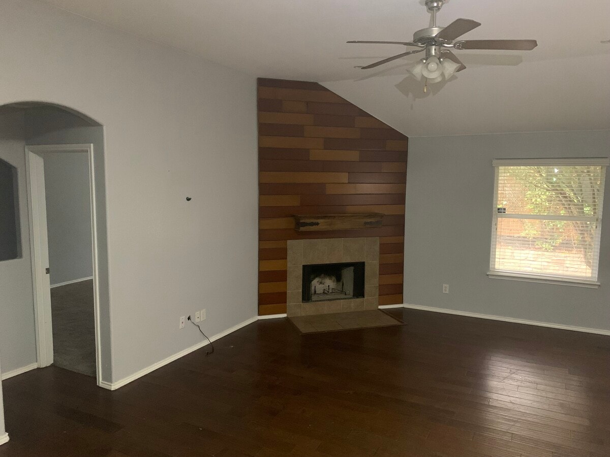 Beautiful Fireplace - 4732 Homelands Way Unit 4732