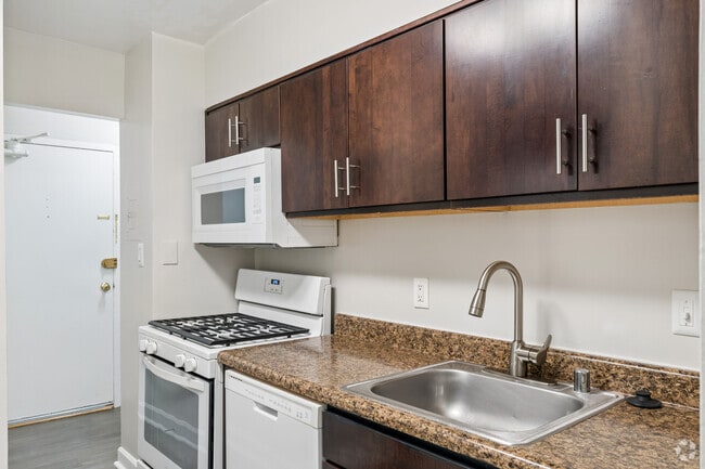 2BR, 1BA - 1,030SF - Kitchen