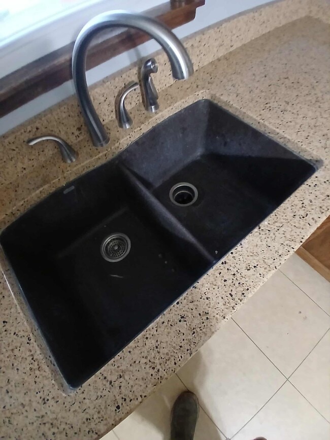 Photo - 1159 S Main St