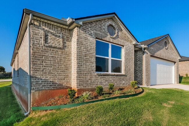 Photo - 5832 Norway Spruce St