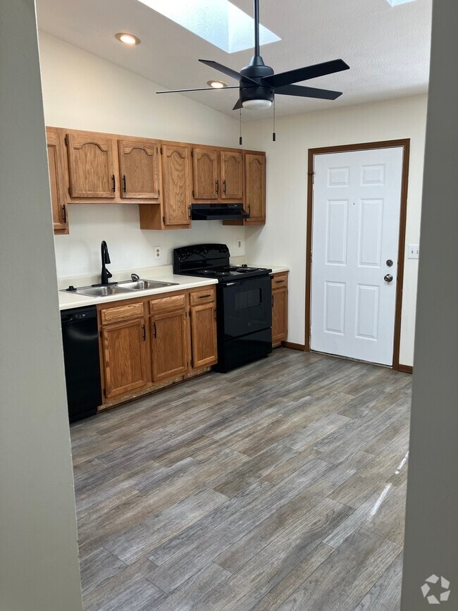 Building Photo - 665 Mumford Dr Rental