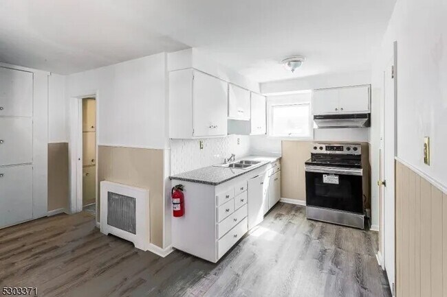 Photo - 26 Schooleys Mountain Rd Unidad 2nd Floor