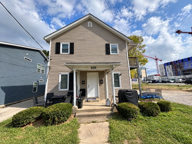 Building Photo - 205 Waller Ave Unit A