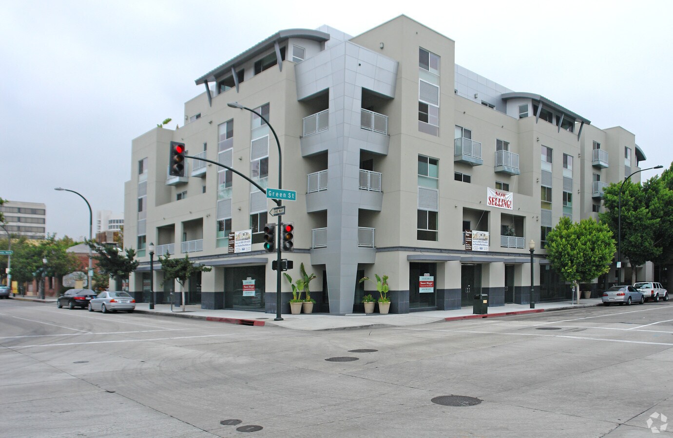 Photo - 155-169 W Green St