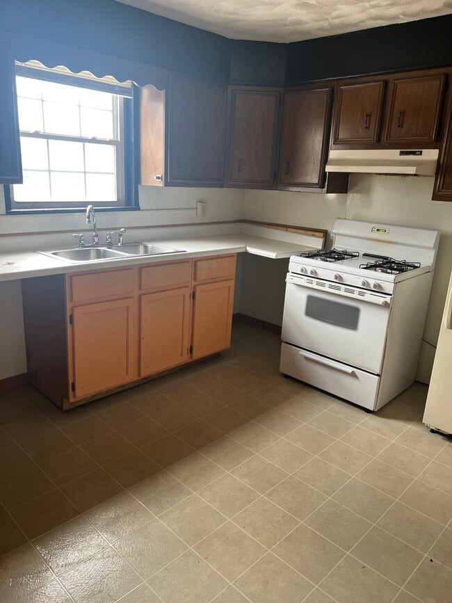 Photo - 700 Beechurst Ave Unit 2