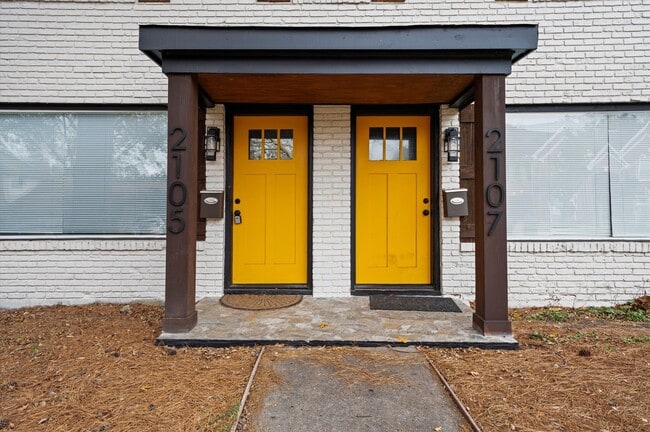 Photo - 2105 Sheridan St